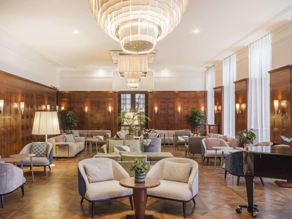 Falkensteiner Spa Resort Mariánské Lázně Restaurant foto The interior of the hotel